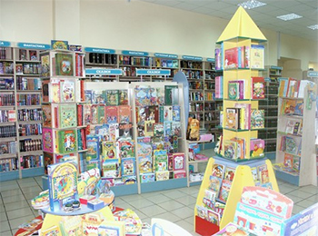 торговая мебель в книжном супермакете